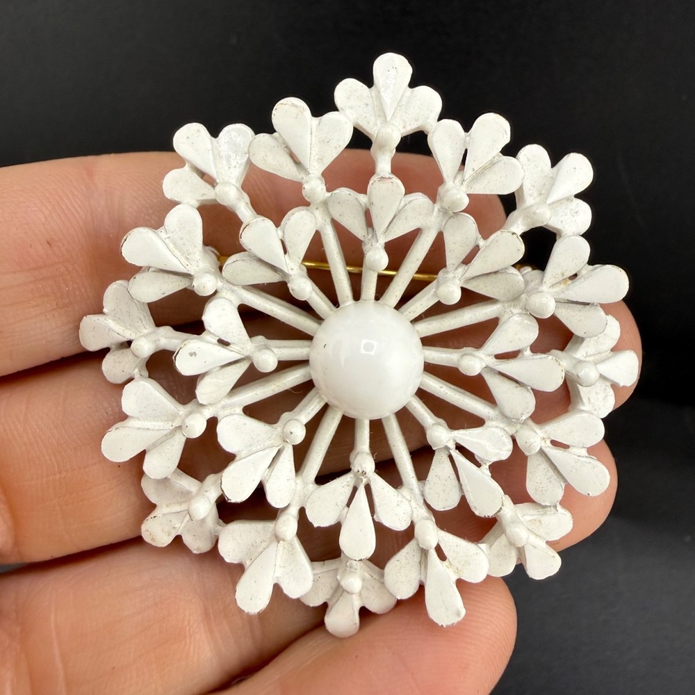Vintage Trifari Enamel Brooch Snowflake White Flower Signed